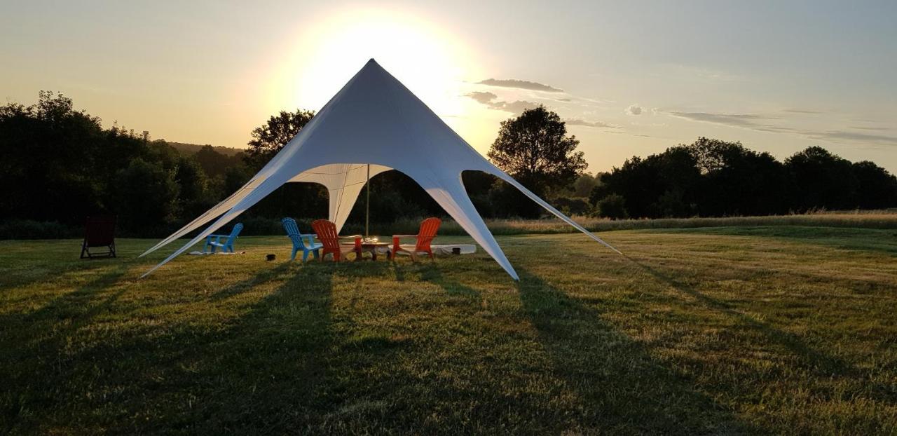 Camping La Petite Houmee Curzay-sur-Vonne 外观 照片