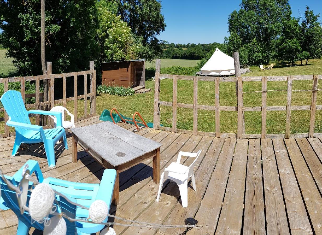 Camping La Petite Houmee Curzay-sur-Vonne 外观 照片